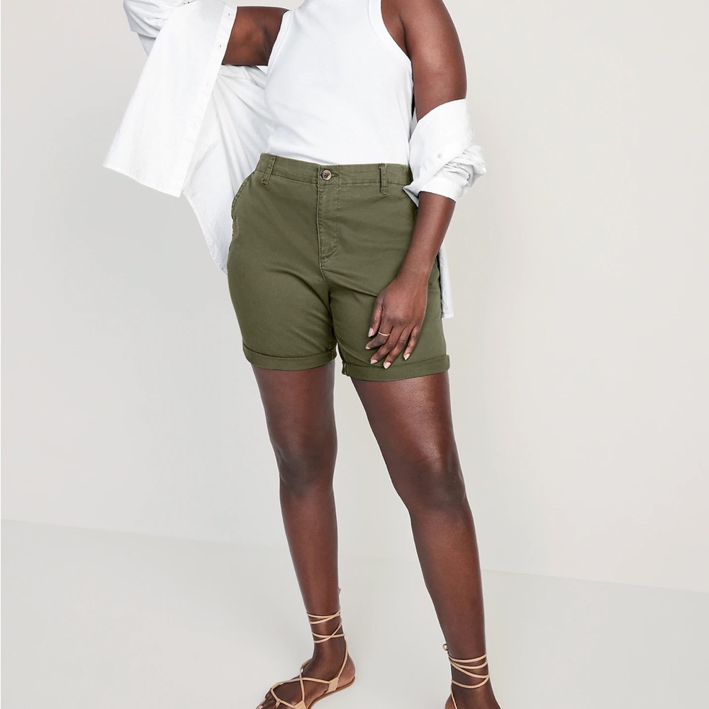 EUC Old Navy shorts with elastic back on waist. Size XL.